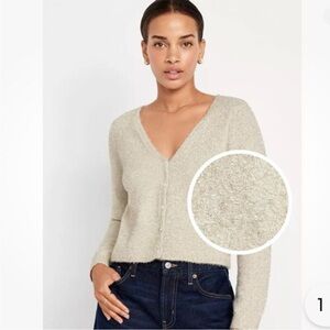 Old Navy Women's Cream V-Neck Sweater